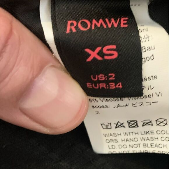 Romwe size XS black butterfly print pockets denim shorts - Picture 3 of 3